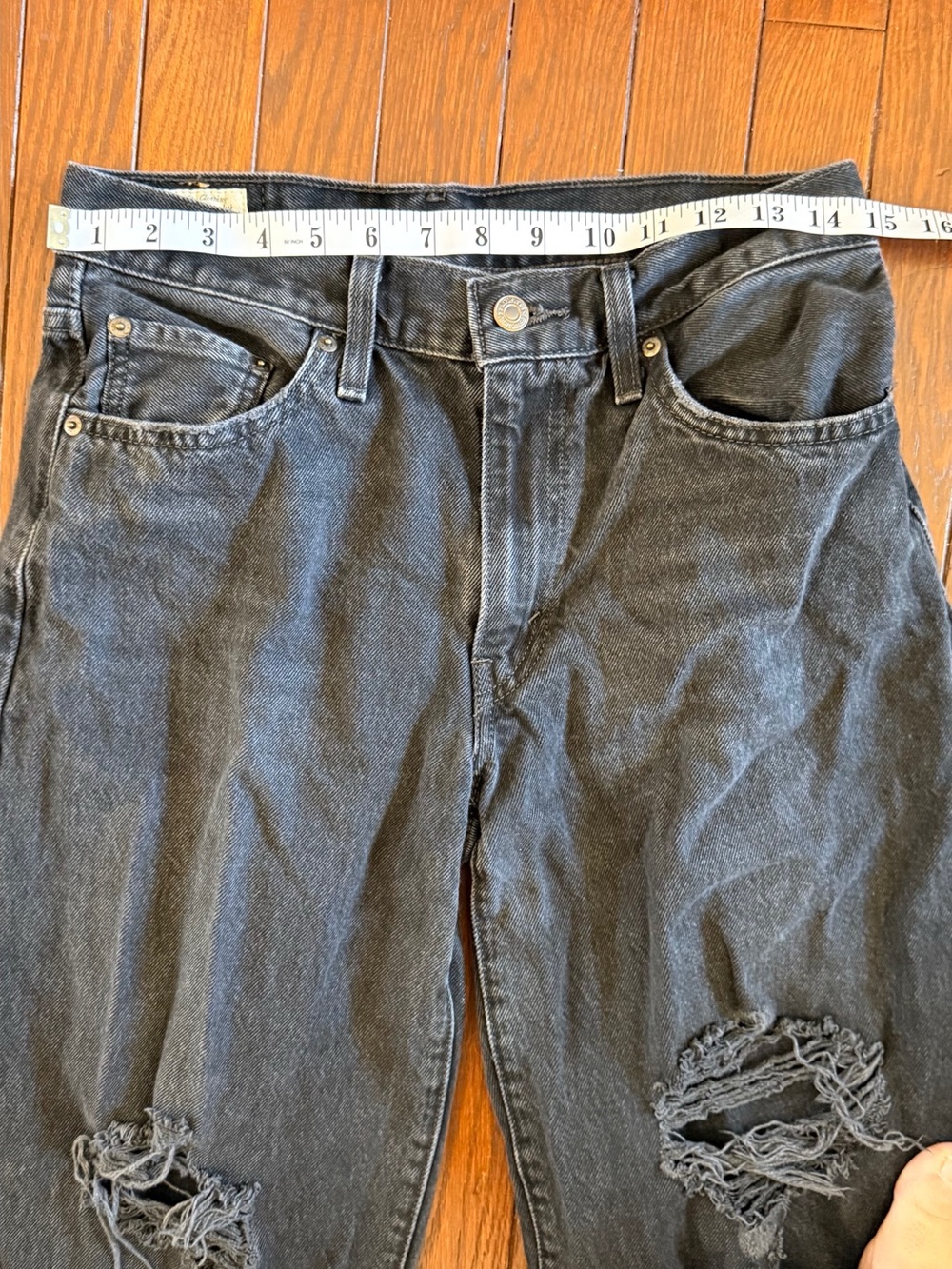 Levi's Black High-Rise Flare Jeans with Knee Rips - Picture 3 of 4